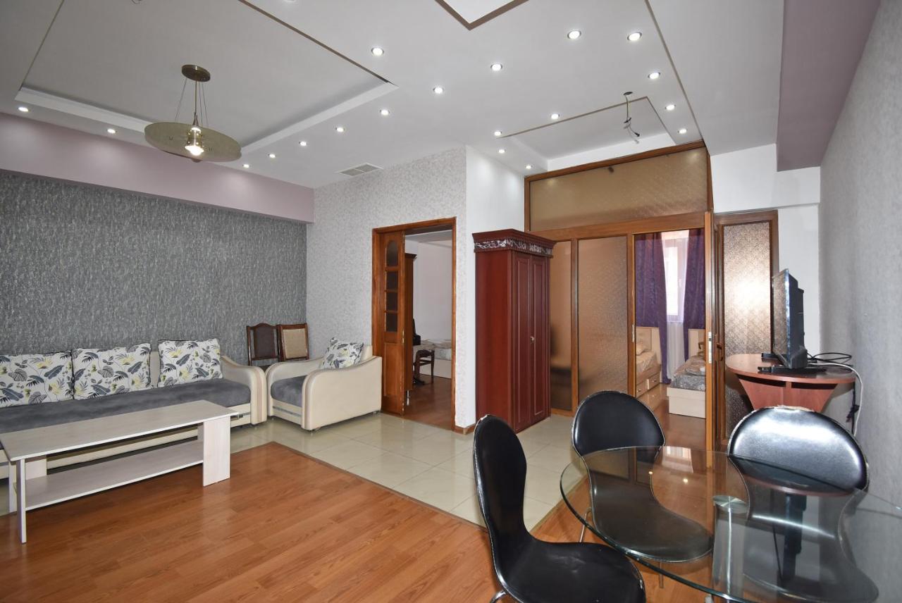 Armenak Apartment No 8, Abovyan Street Yerevan Luaran gambar
