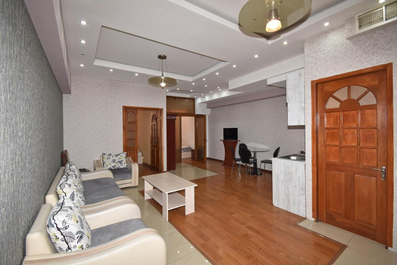 Armenak Apartment No 8, Abovyan Street Yerevan Luaran gambar