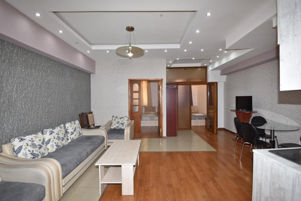 Armenak Apartment No 8, Abovyan Street Yerevan Luaran gambar